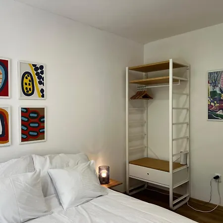 B L Modern With Parking Praga