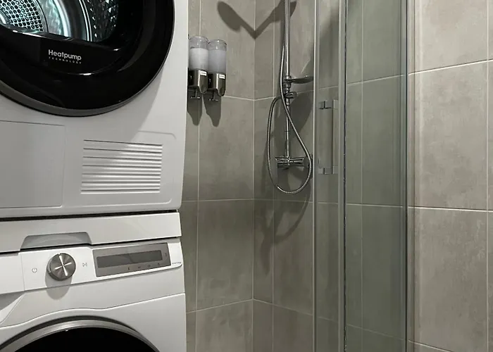 B L Modern With Parking براغ